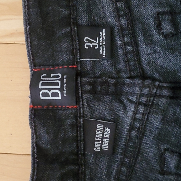 CUTOFF SHORTS - Picture 2 of 3